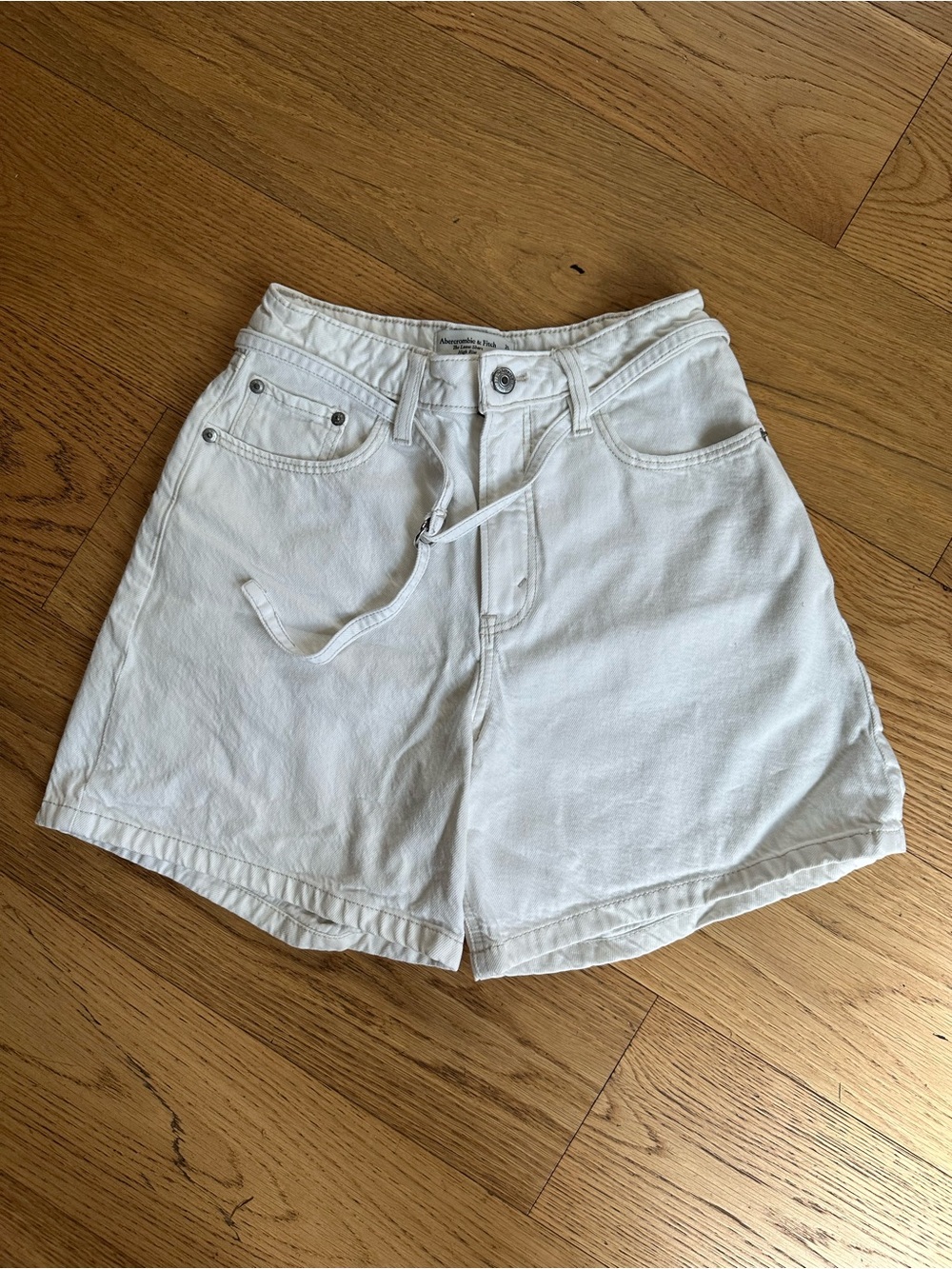 Abercrombie & Fitch “The Loose Short High Rise”